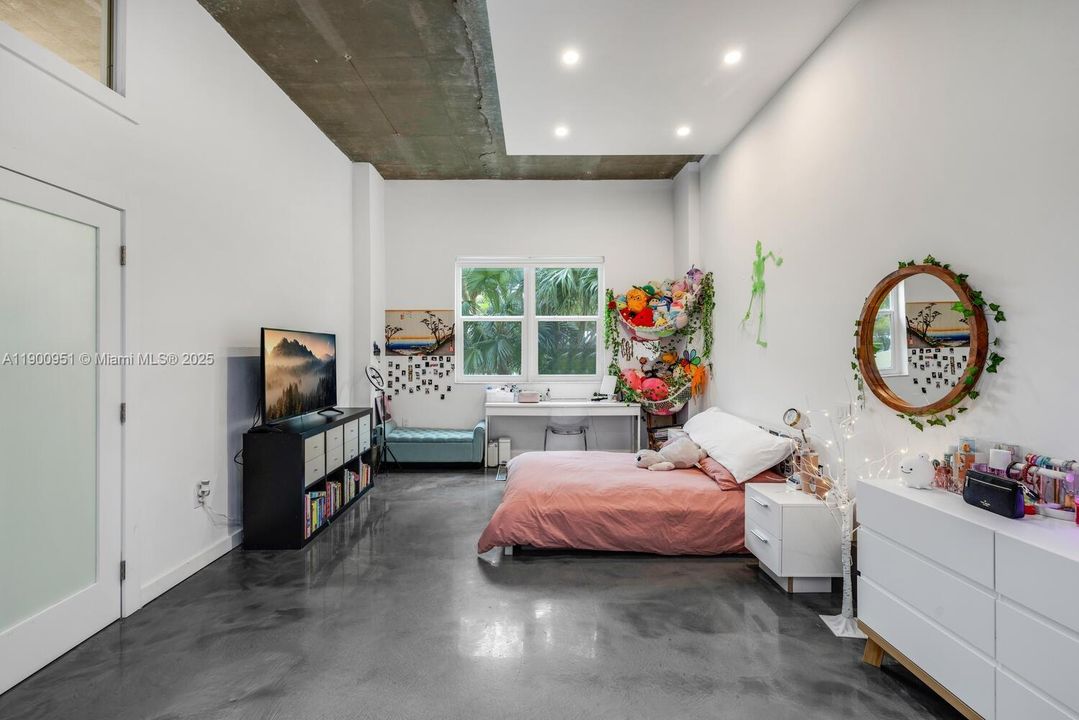 For Sale: $375,000 (2 beds, 2 baths, 1353 Square Feet)