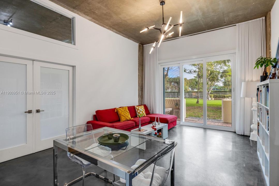 For Sale: $375,000 (2 beds, 2 baths, 1353 Square Feet)