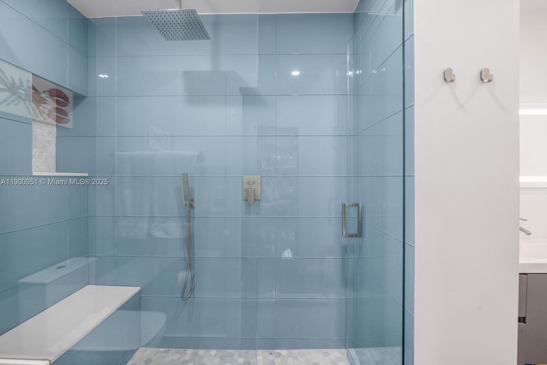 For Sale: $375,000 (2 beds, 2 baths, 1353 Square Feet)