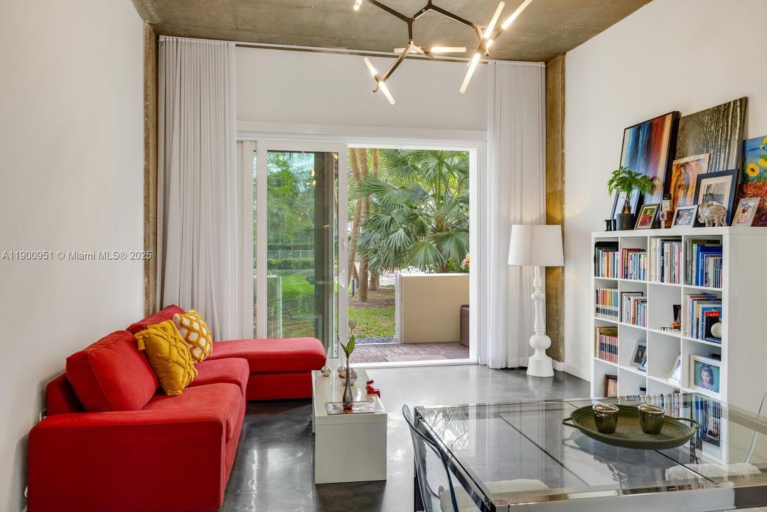 For Sale: $375,000 (2 beds, 2 baths, 1353 Square Feet)