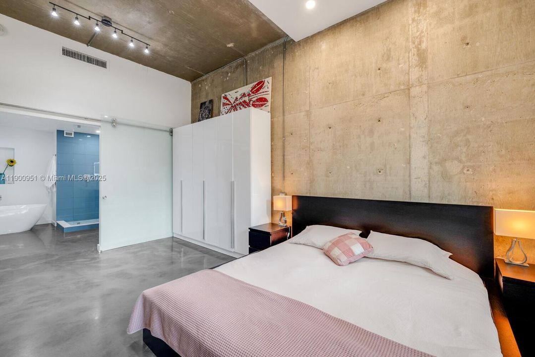 For Sale: $375,000 (2 beds, 2 baths, 1353 Square Feet)