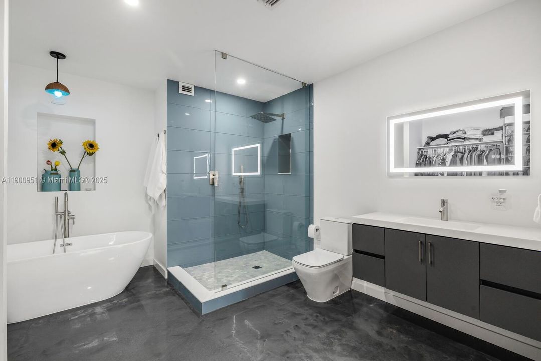 For Sale: $375,000 (2 beds, 2 baths, 1353 Square Feet)