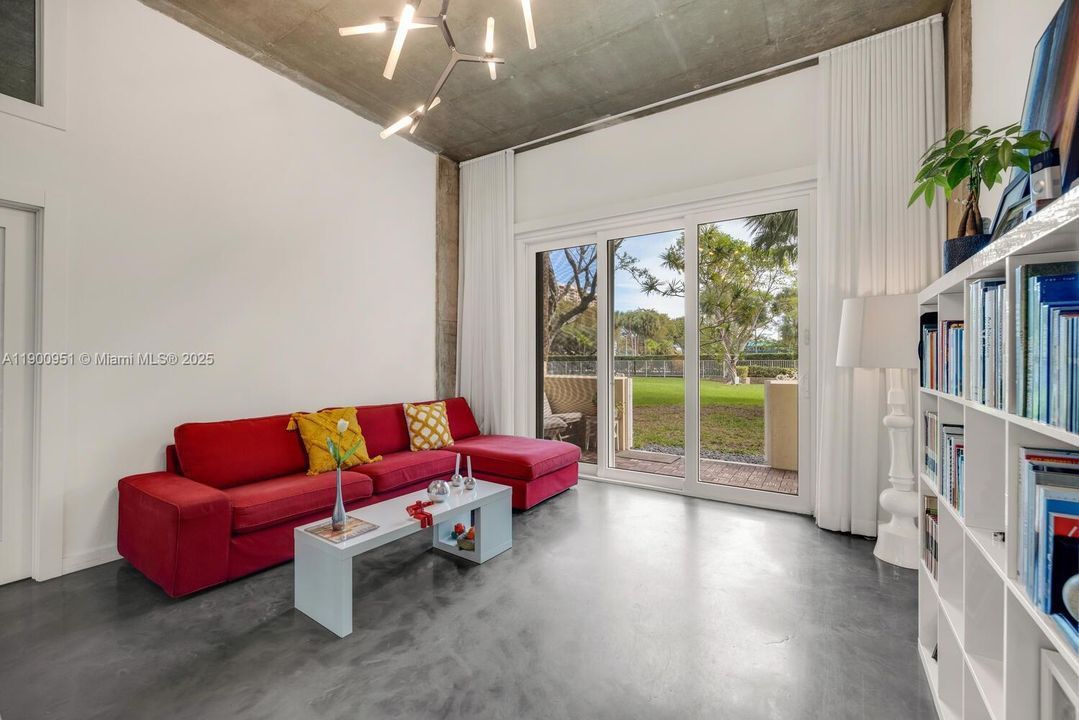 For Sale: $375,000 (2 beds, 2 baths, 1353 Square Feet)