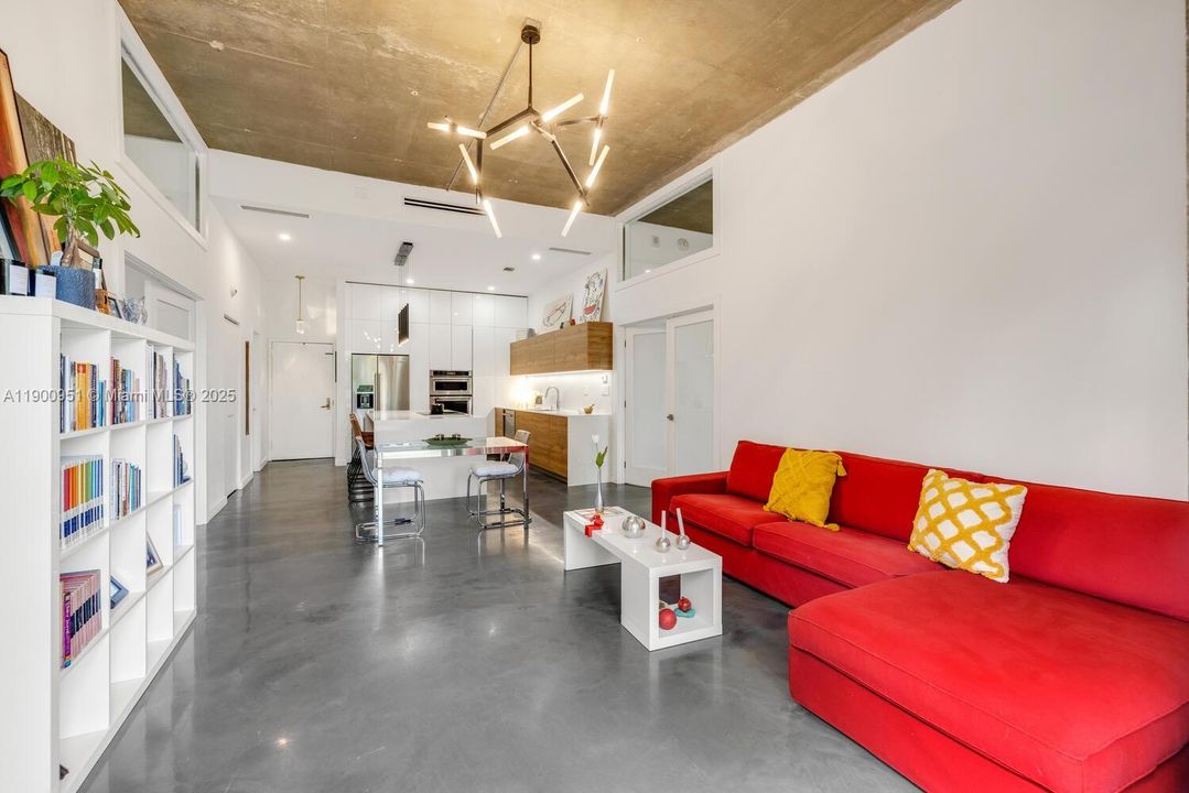 For Sale: $375,000 (2 beds, 2 baths, 1353 Square Feet)