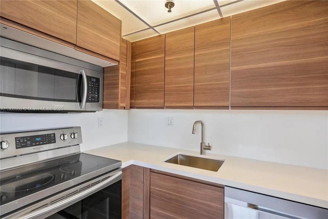 For Sale: $349,000 (3 beds, 2 baths, 1652 Square Feet)