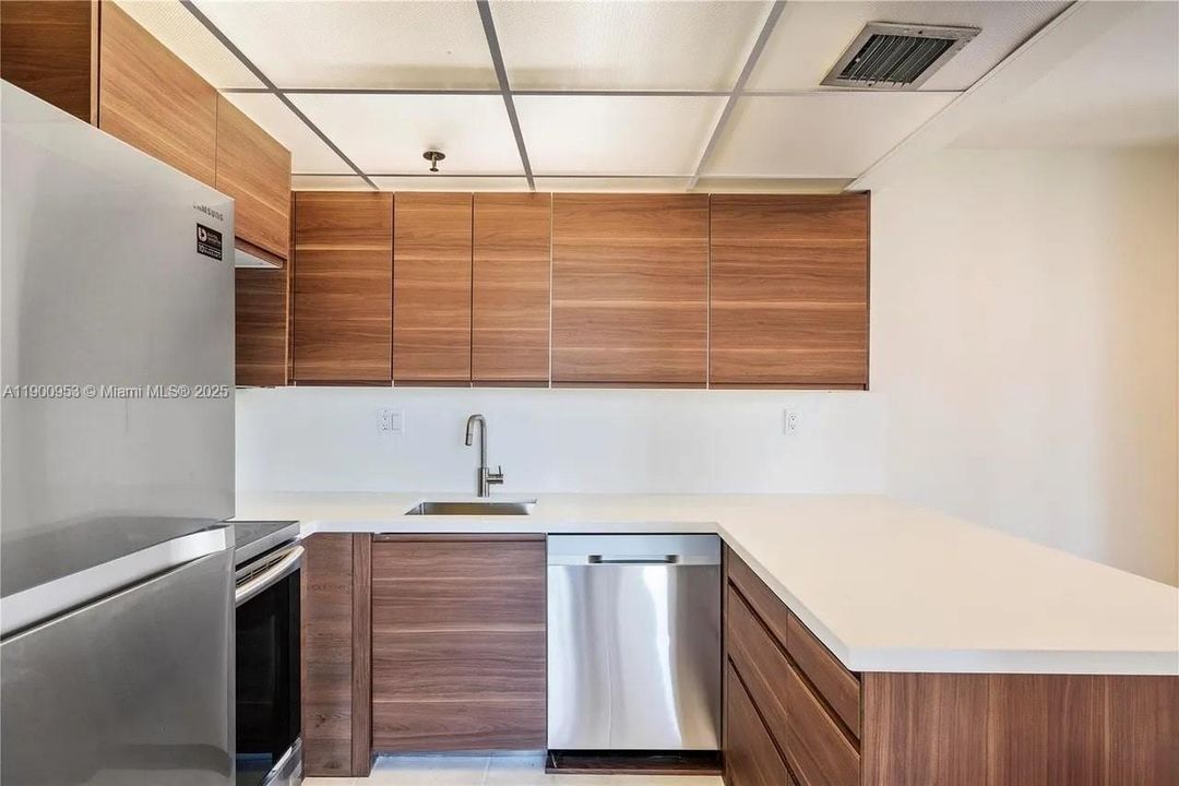 For Sale: $349,000 (3 beds, 2 baths, 1652 Square Feet)