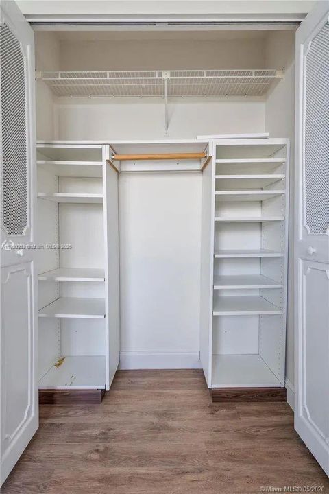 For Sale: $349,000 (3 beds, 2 baths, 1652 Square Feet)