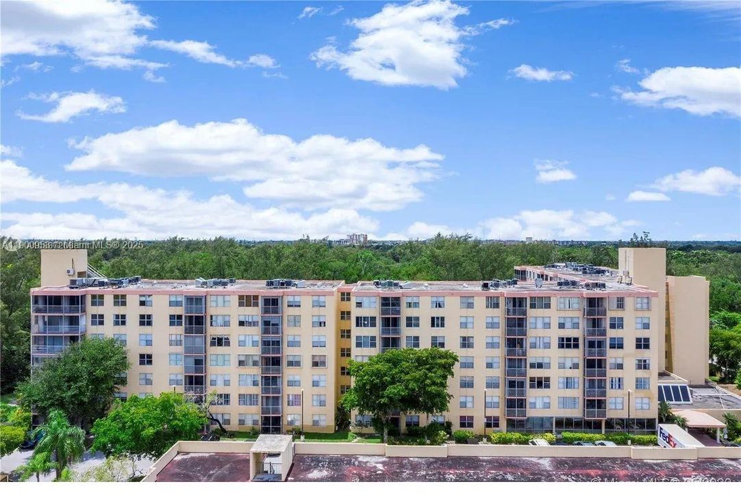 For Sale: $349,000 (3 beds, 2 baths, 1652 Square Feet)