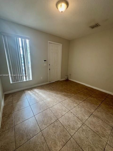 En Venta: $469,000 (3 camas, 2 baños, 1564 Pies cuadrados)