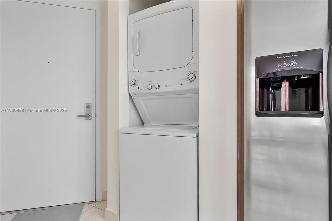 Recently Rented: $2,500 (1 beds, 1 baths, 692 Square Feet)