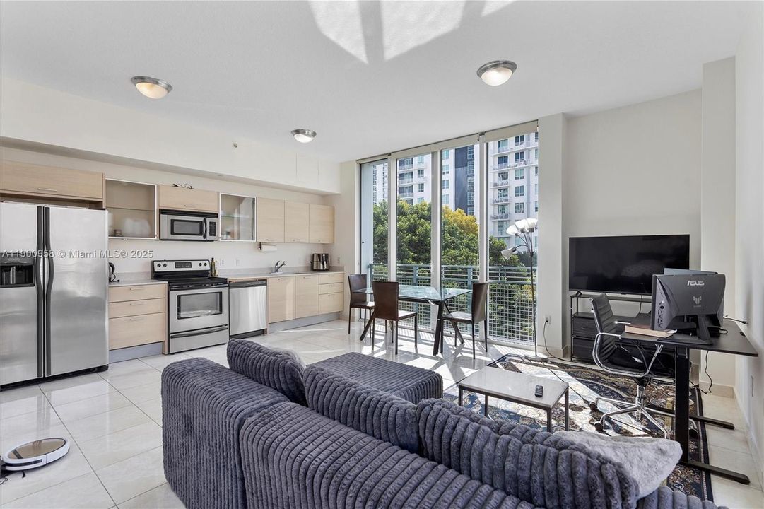 Recently Rented: $2,500 (1 beds, 1 baths, 692 Square Feet)