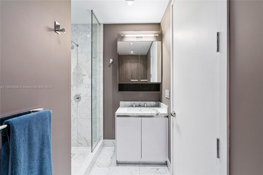 Недавно арендовано: $16,900 (2 спален, 2 ванн, 1704 Квадратных фут)