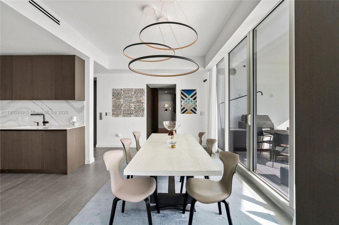 Недавно арендовано: $16,900 (2 спален, 2 ванн, 1704 Квадратных фут)