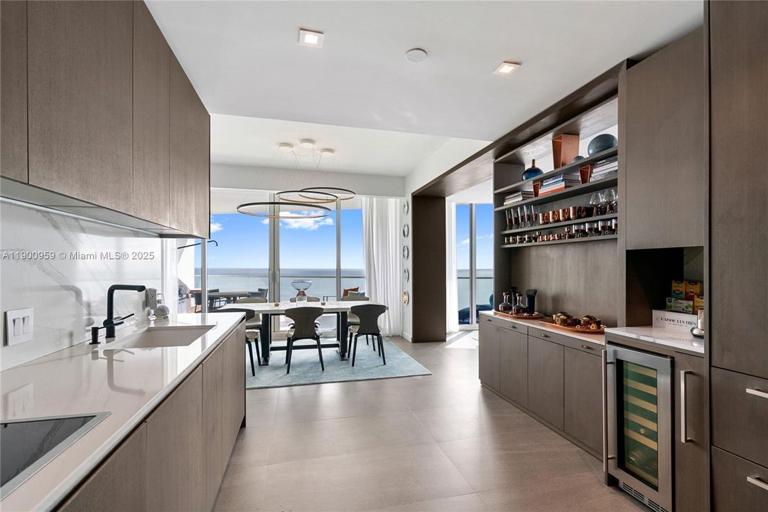 Недавно арендовано: $16,900 (2 спален, 2 ванн, 1704 Квадратных фут)