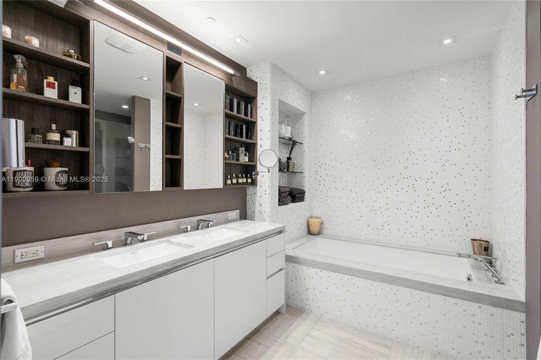 Недавно арендовано: $16,900 (2 спален, 2 ванн, 1704 Квадратных фут)