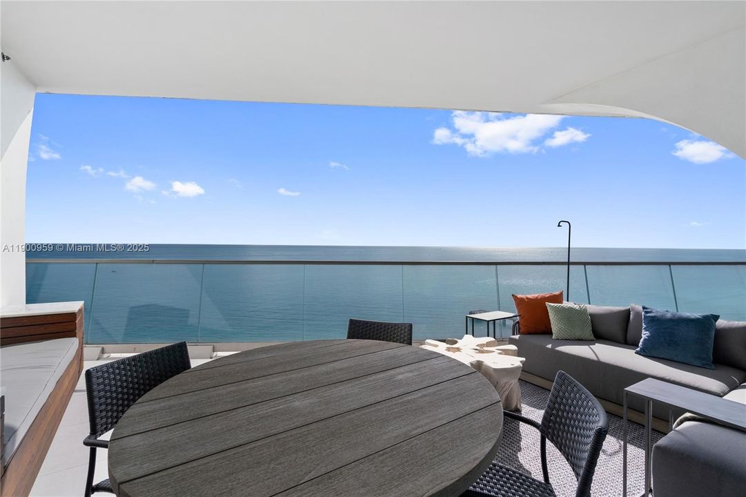 Недавно арендовано: $16,900 (2 спален, 2 ванн, 1704 Квадратных фут)