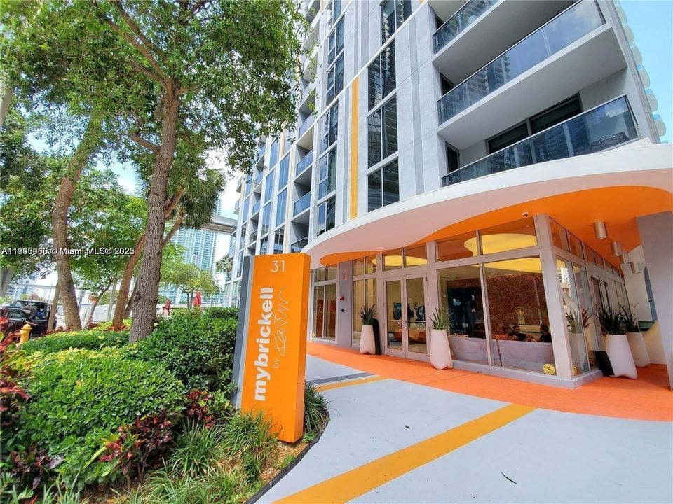 For Rent: $2,600 (0 beds, 1 baths, 545 Square Feet)