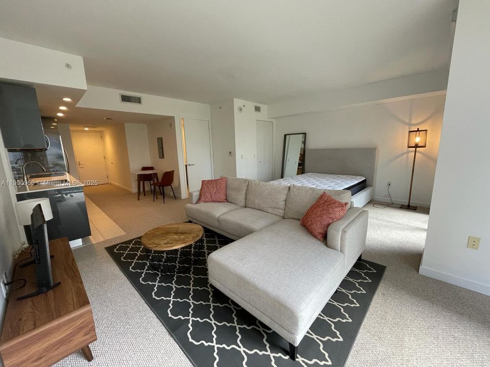 For Rent: $2,600 (0 beds, 1 baths, 545 Square Feet)