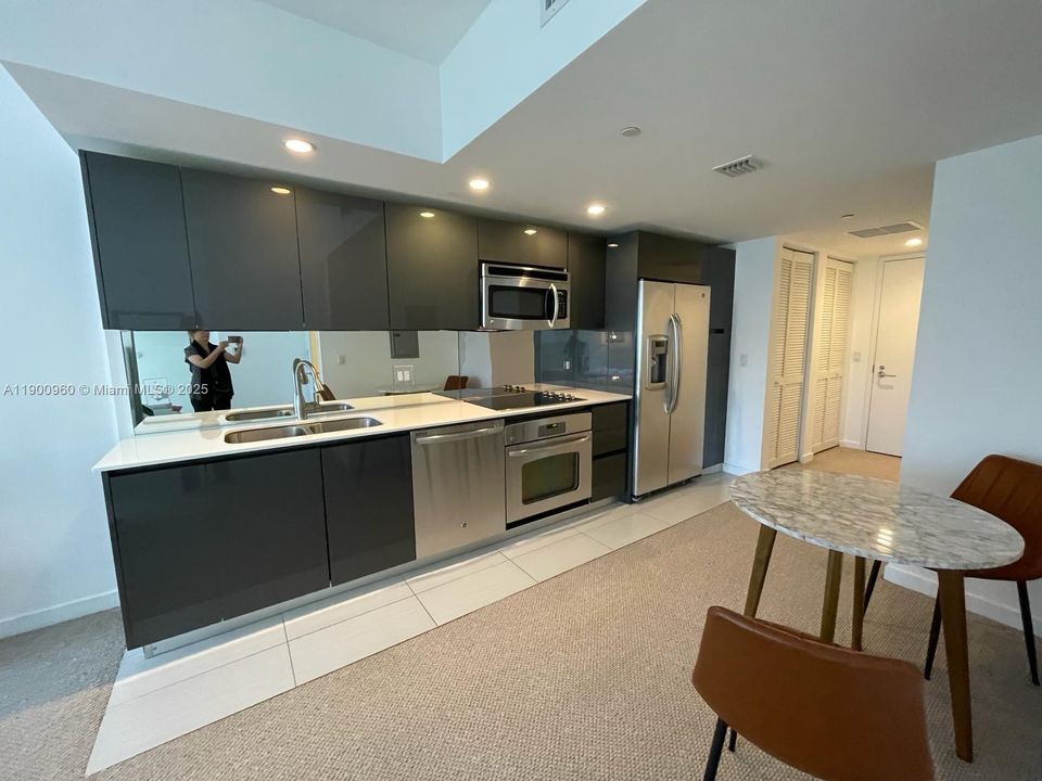 For Rent: $2,600 (0 beds, 1 baths, 545 Square Feet)