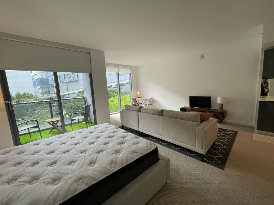 For Rent: $2,600 (0 beds, 1 baths, 545 Square Feet)