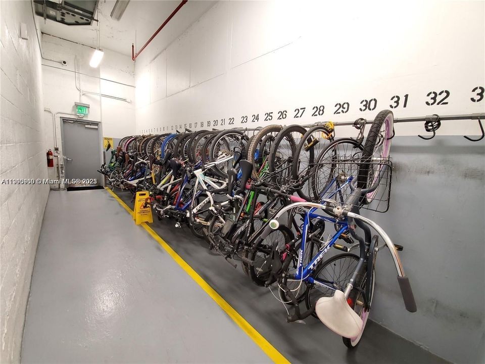 For Rent: $2,600 (0 beds, 1 baths, 545 Square Feet)