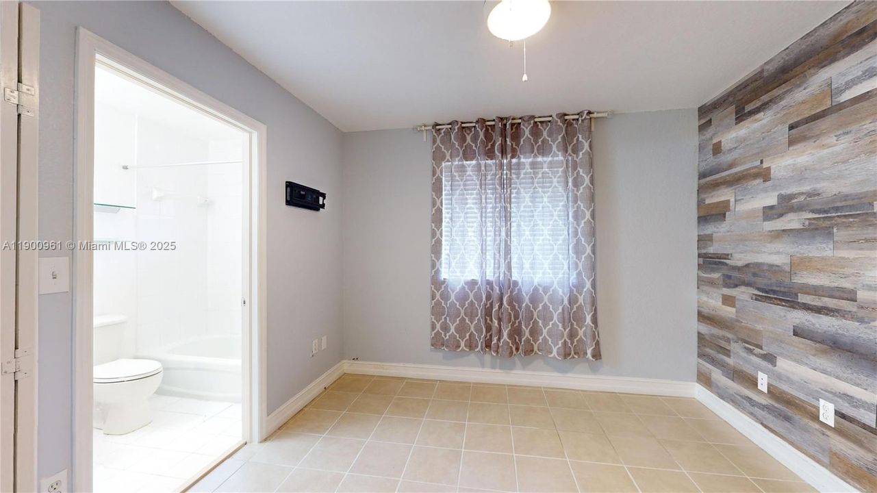 Recently Rented: $2,400 (2 beds, 2 baths, 970 Square Feet)