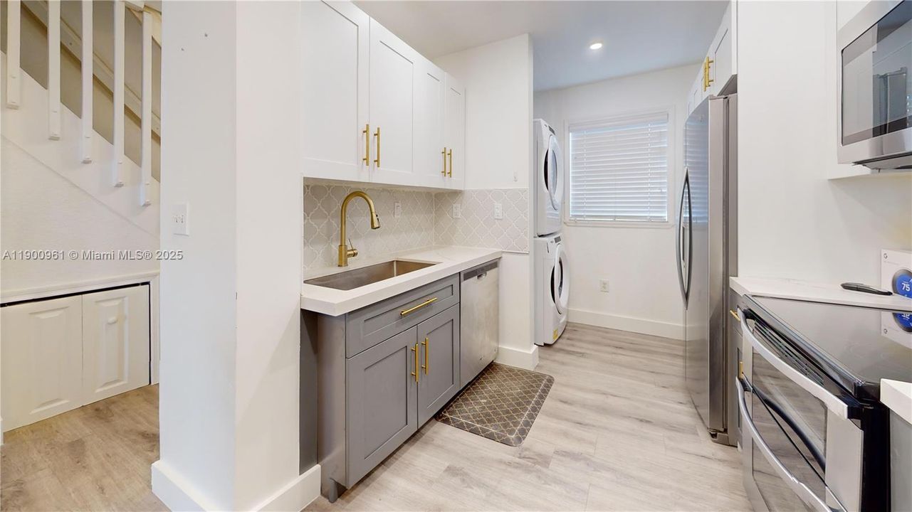 Recently Rented: $2,400 (2 beds, 2 baths, 970 Square Feet)