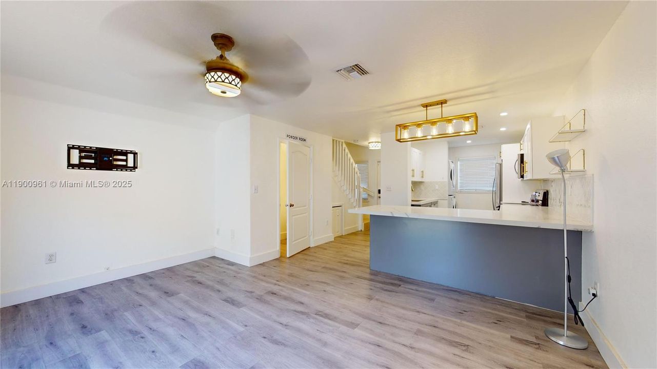 Recently Rented: $2,400 (2 beds, 2 baths, 970 Square Feet)