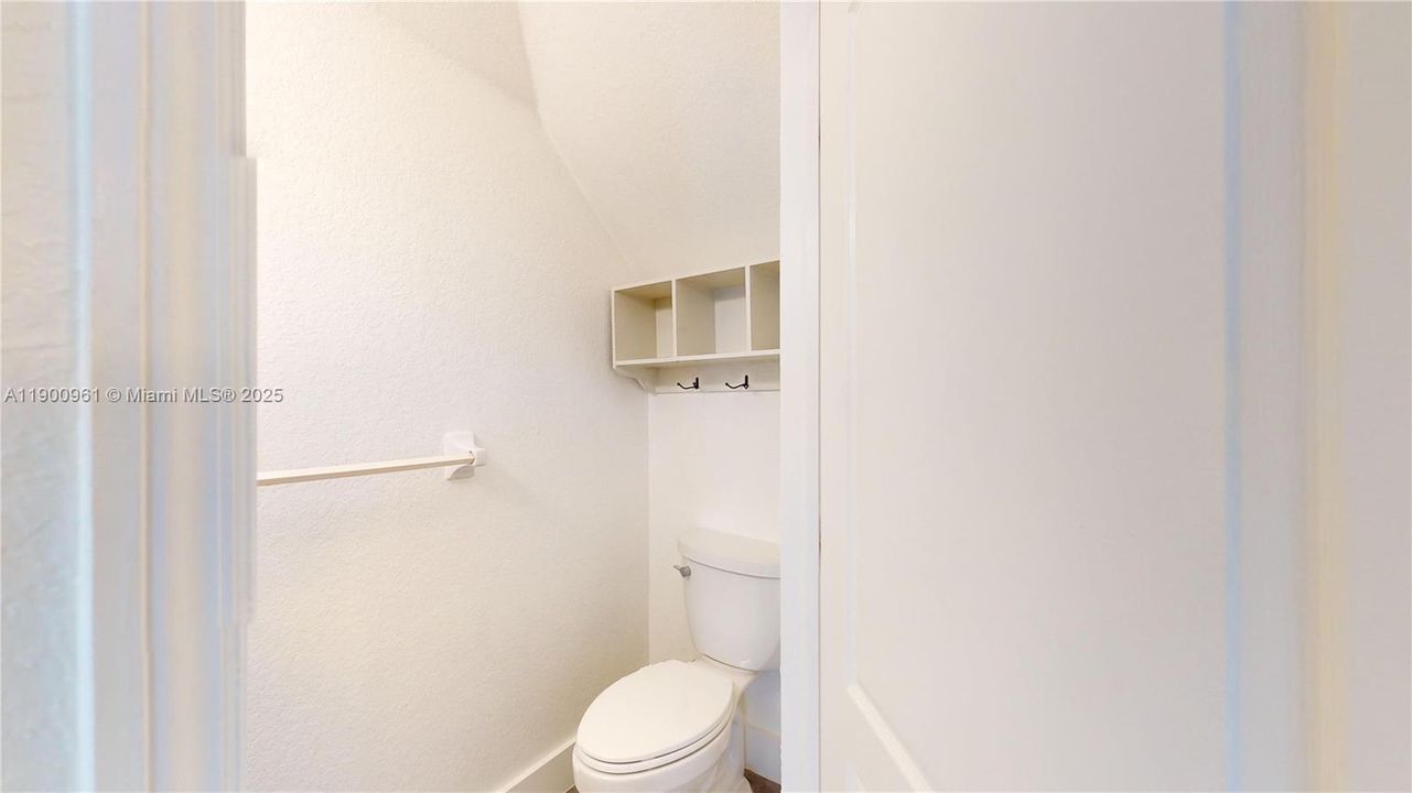 Recently Rented: $2,400 (2 beds, 2 baths, 970 Square Feet)