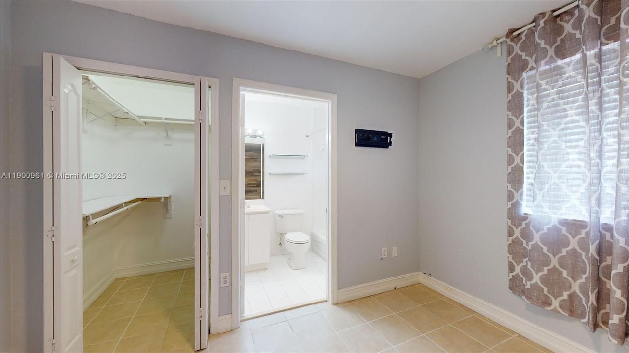 Recently Rented: $2,400 (2 beds, 2 baths, 970 Square Feet)