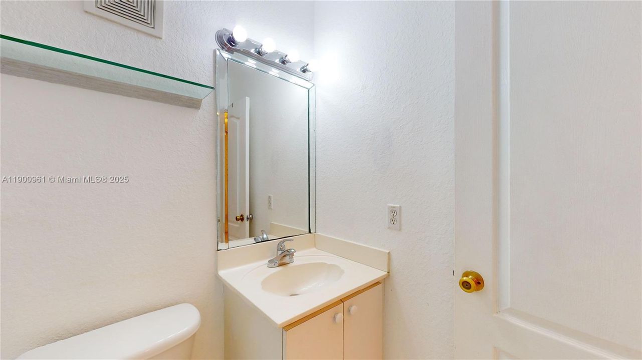 Recently Rented: $2,400 (2 beds, 2 baths, 970 Square Feet)