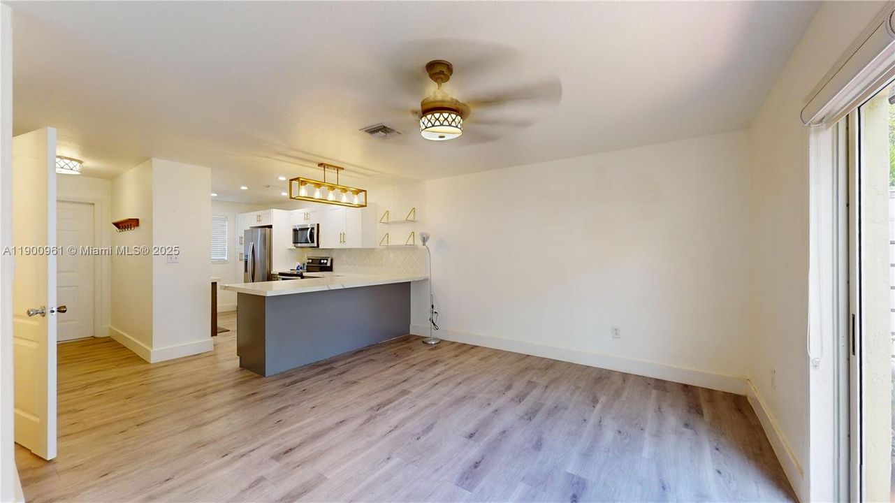 Recently Rented: $2,400 (2 beds, 2 baths, 970 Square Feet)