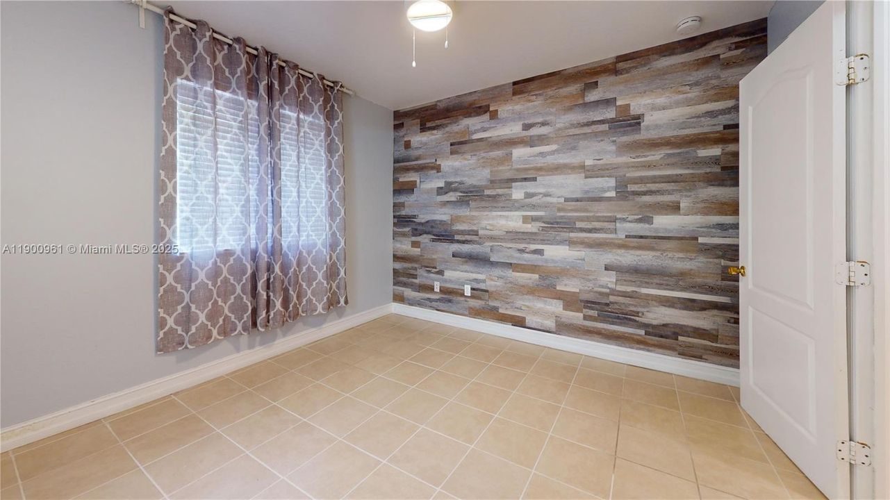 Recently Rented: $2,400 (2 beds, 2 baths, 970 Square Feet)