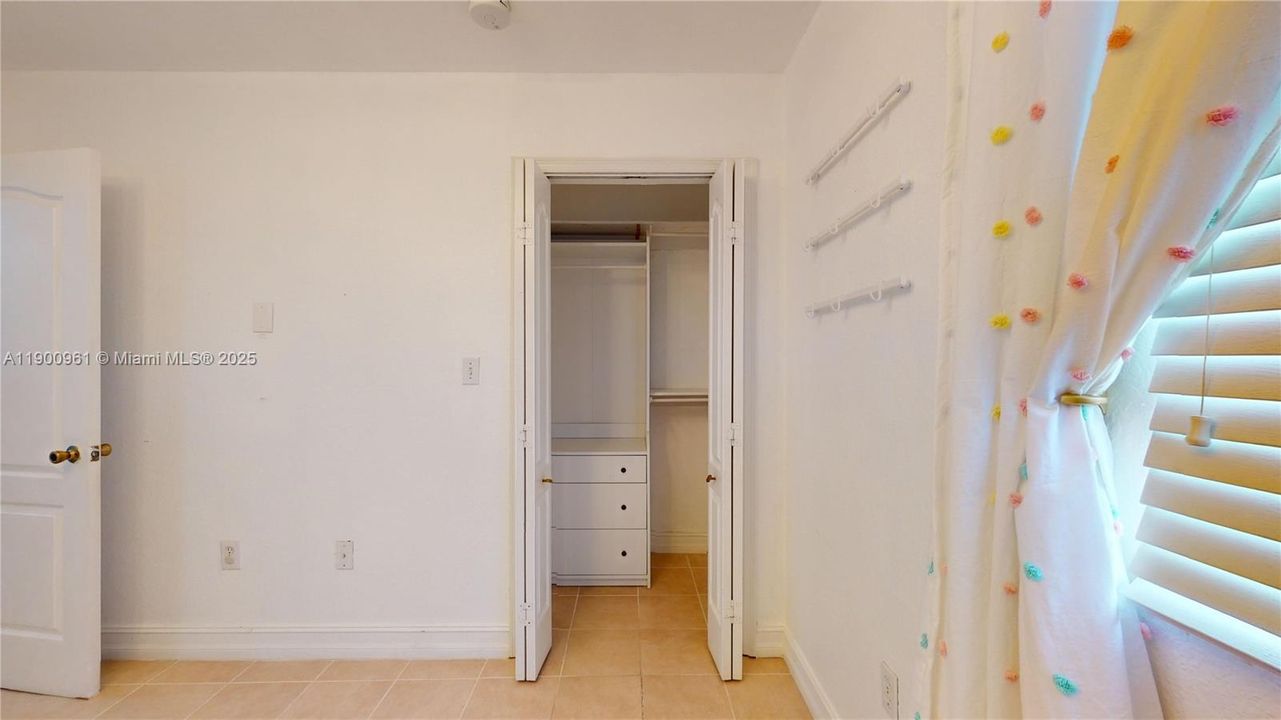 Recently Rented: $2,400 (2 beds, 2 baths, 970 Square Feet)