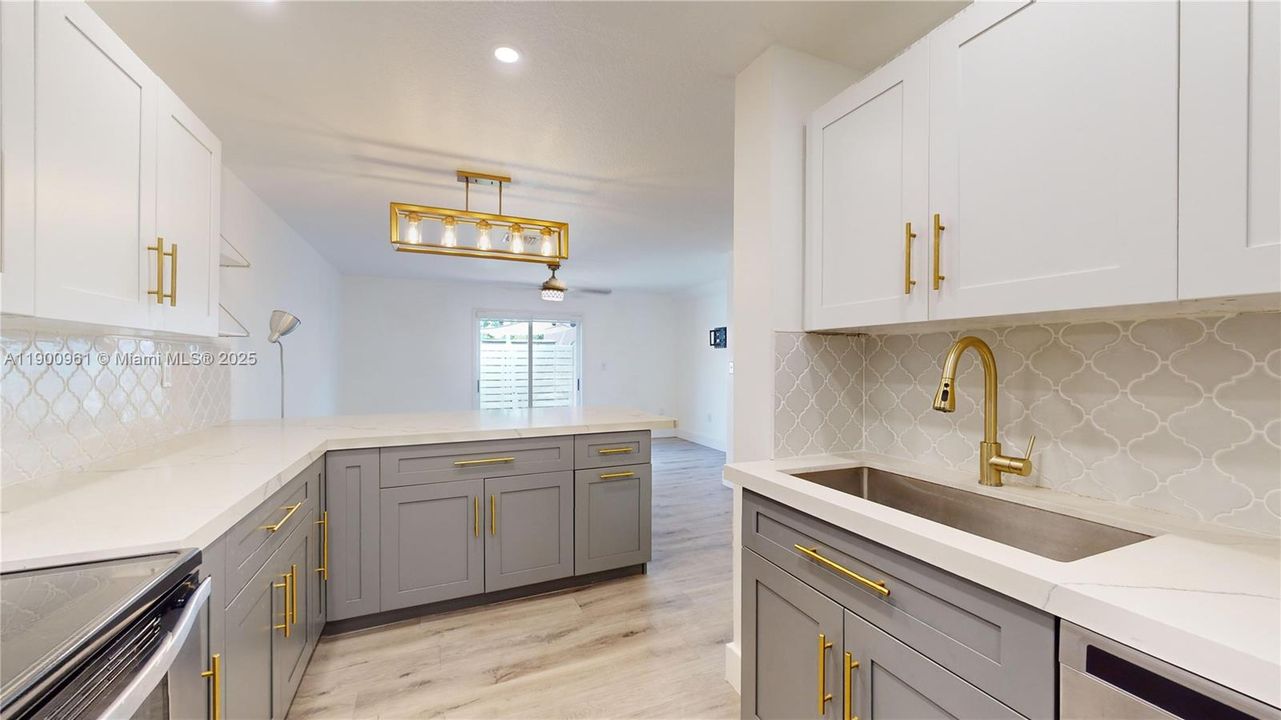 Recently Rented: $2,400 (2 beds, 2 baths, 970 Square Feet)