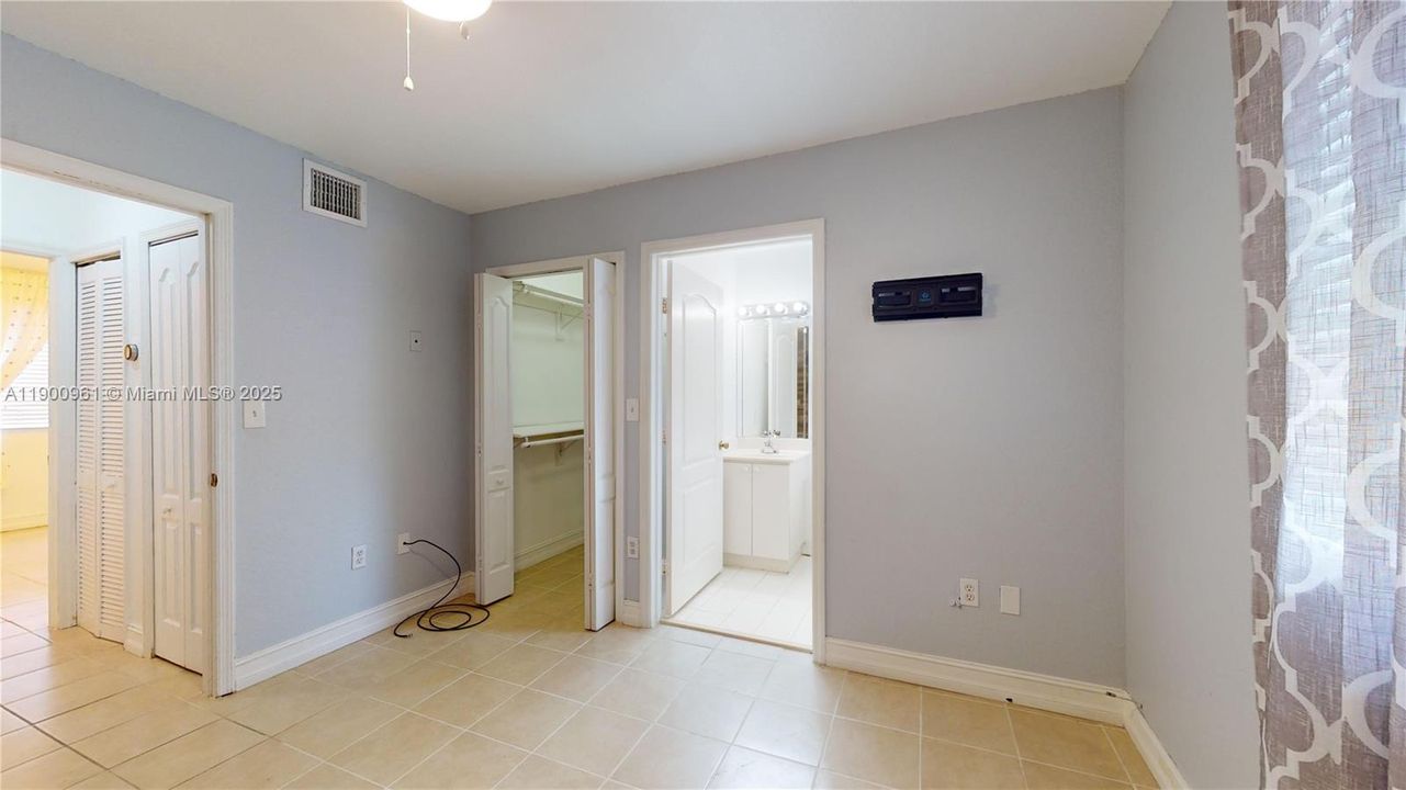 Recently Rented: $2,400 (2 beds, 2 baths, 970 Square Feet)