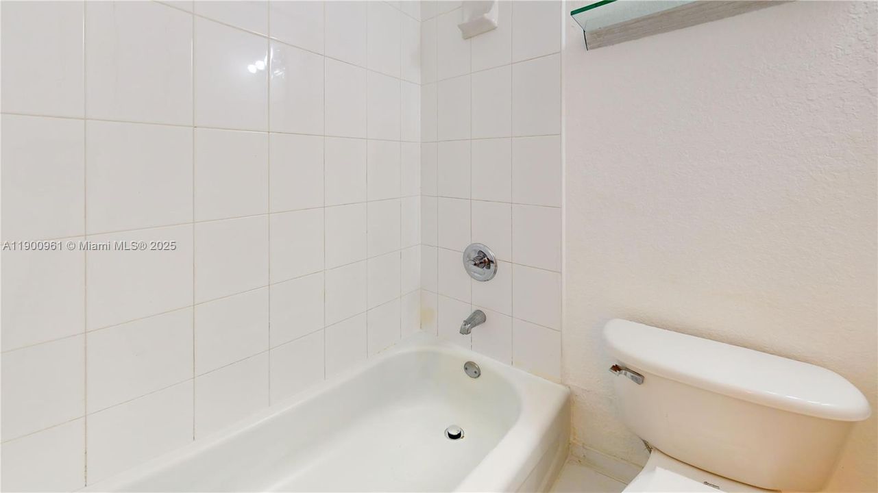 Recently Rented: $2,400 (2 beds, 2 baths, 970 Square Feet)