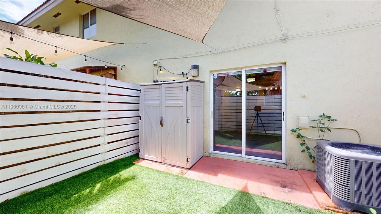 Recently Rented: $2,400 (2 beds, 2 baths, 970 Square Feet)