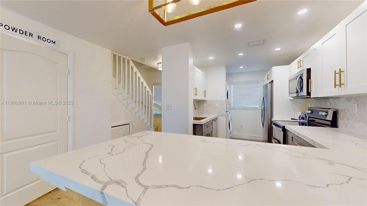 Recently Rented: $2,400 (2 beds, 2 baths, 970 Square Feet)