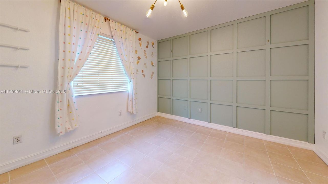 Recently Rented: $2,400 (2 beds, 2 baths, 970 Square Feet)