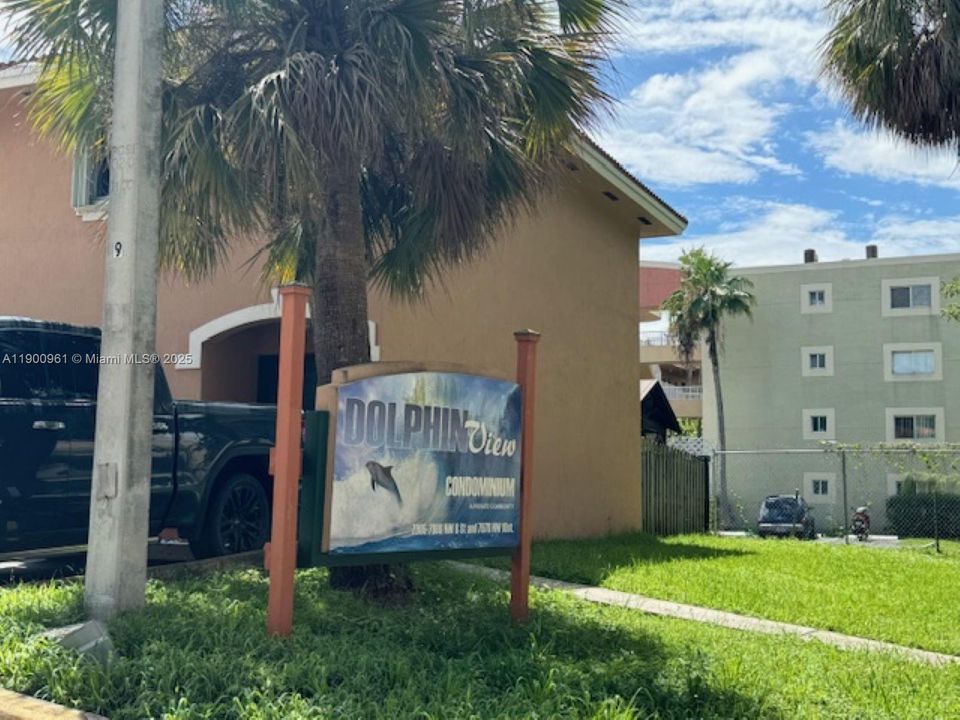 Recently Rented: $2,400 (2 beds, 2 baths, 970 Square Feet)