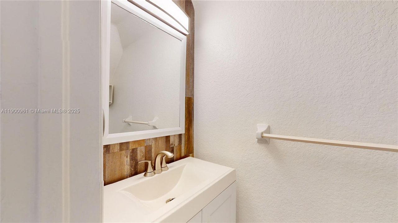 Recently Rented: $2,400 (2 beds, 2 baths, 970 Square Feet)