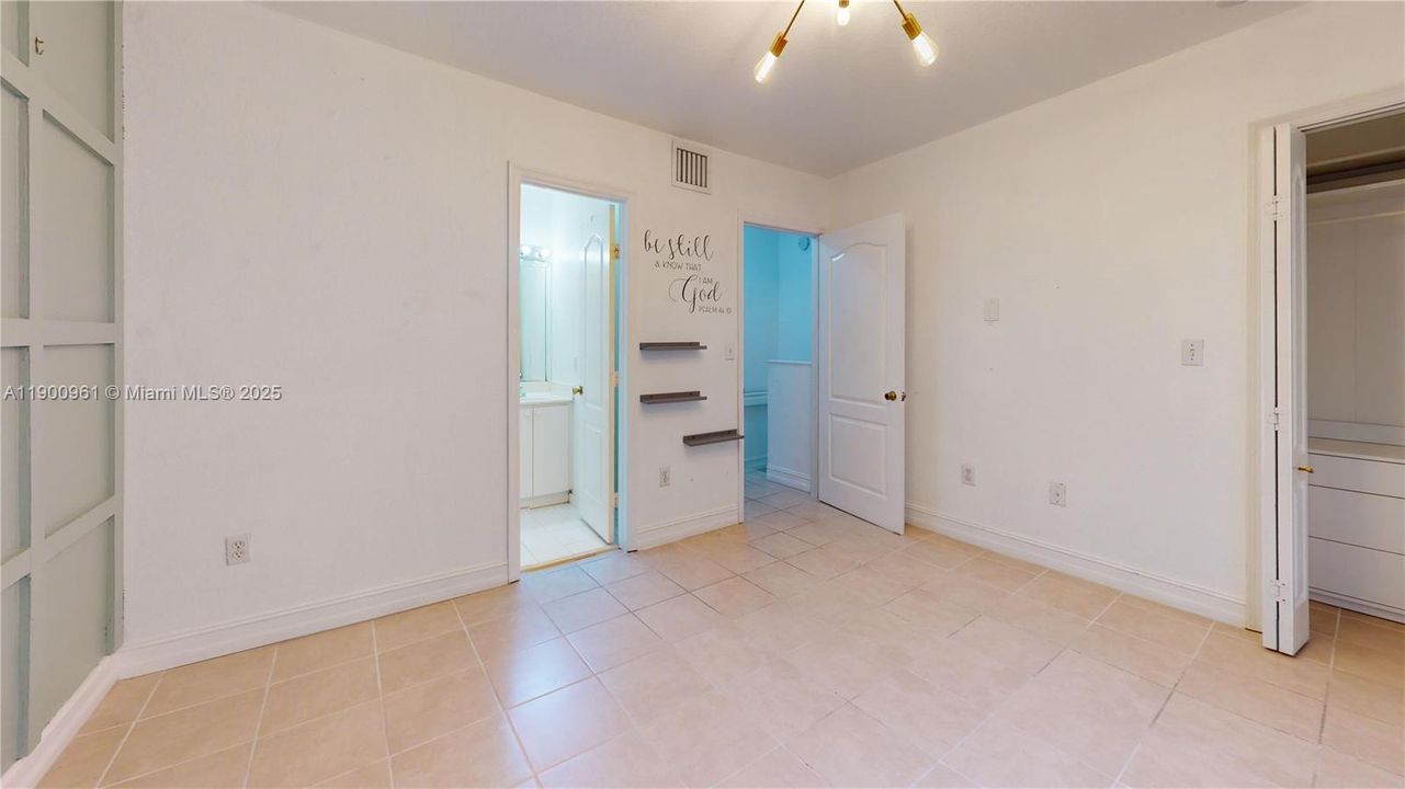 Recently Rented: $2,400 (2 beds, 2 baths, 970 Square Feet)