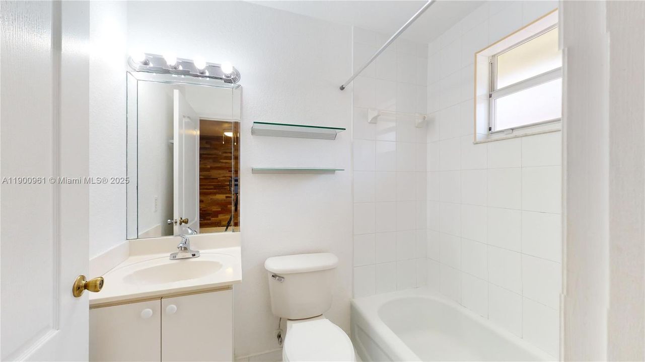 Recently Rented: $2,400 (2 beds, 2 baths, 970 Square Feet)