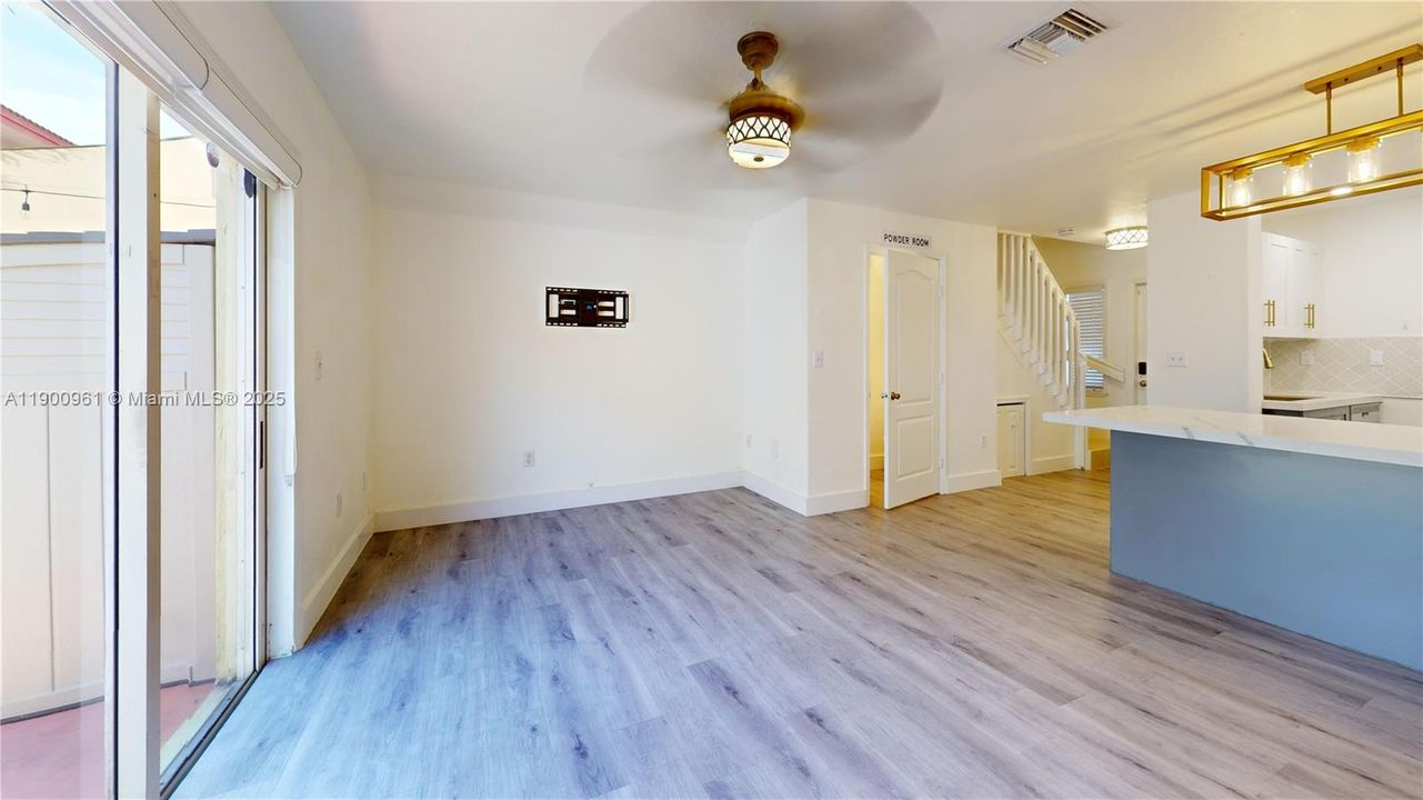 Recently Rented: $2,400 (2 beds, 2 baths, 970 Square Feet)