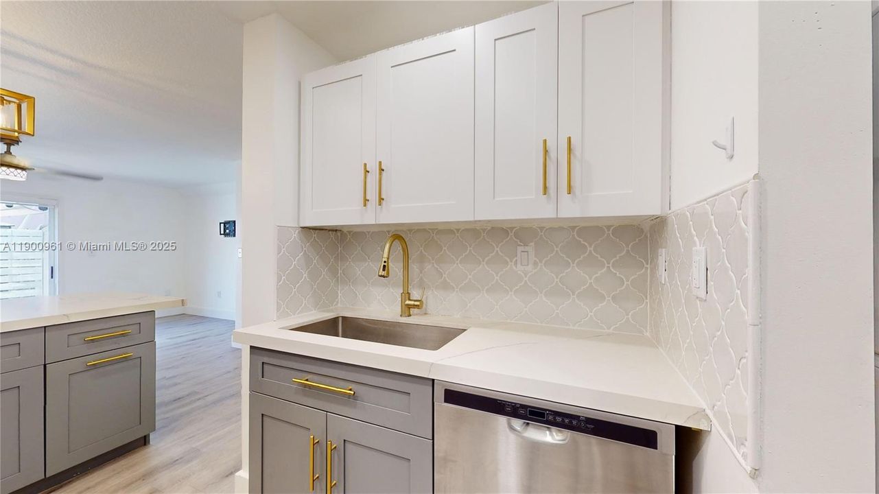 Recently Rented: $2,400 (2 beds, 2 baths, 970 Square Feet)