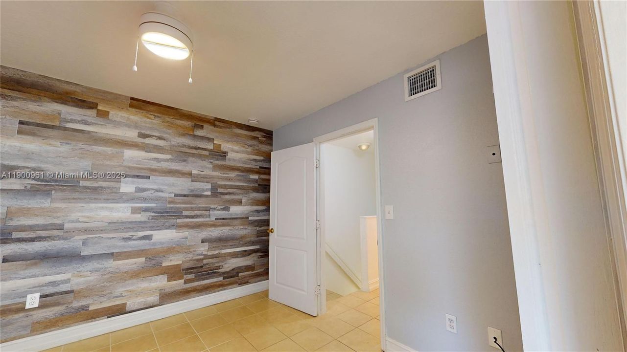 Recently Rented: $2,400 (2 beds, 2 baths, 970 Square Feet)