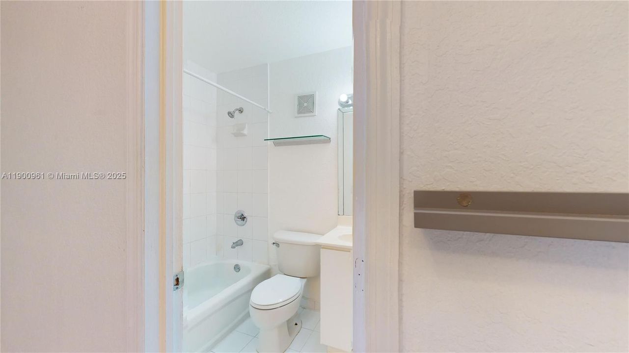 Recently Rented: $2,400 (2 beds, 2 baths, 970 Square Feet)