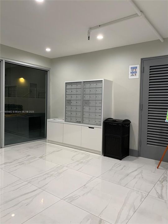 Recently Rented: $2,000 (1 beds, 1 baths, 725 Square Feet)