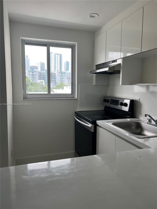 Recently Rented: $2,000 (1 beds, 1 baths, 725 Square Feet)